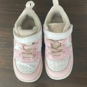 Nike Kids Sneakers in Pink and White